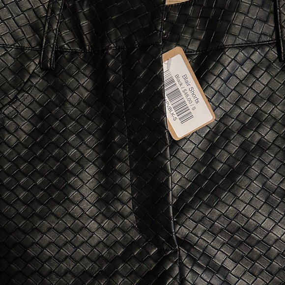 Vestique Black High Waist Quilted Shorts - Picture 4 of 4